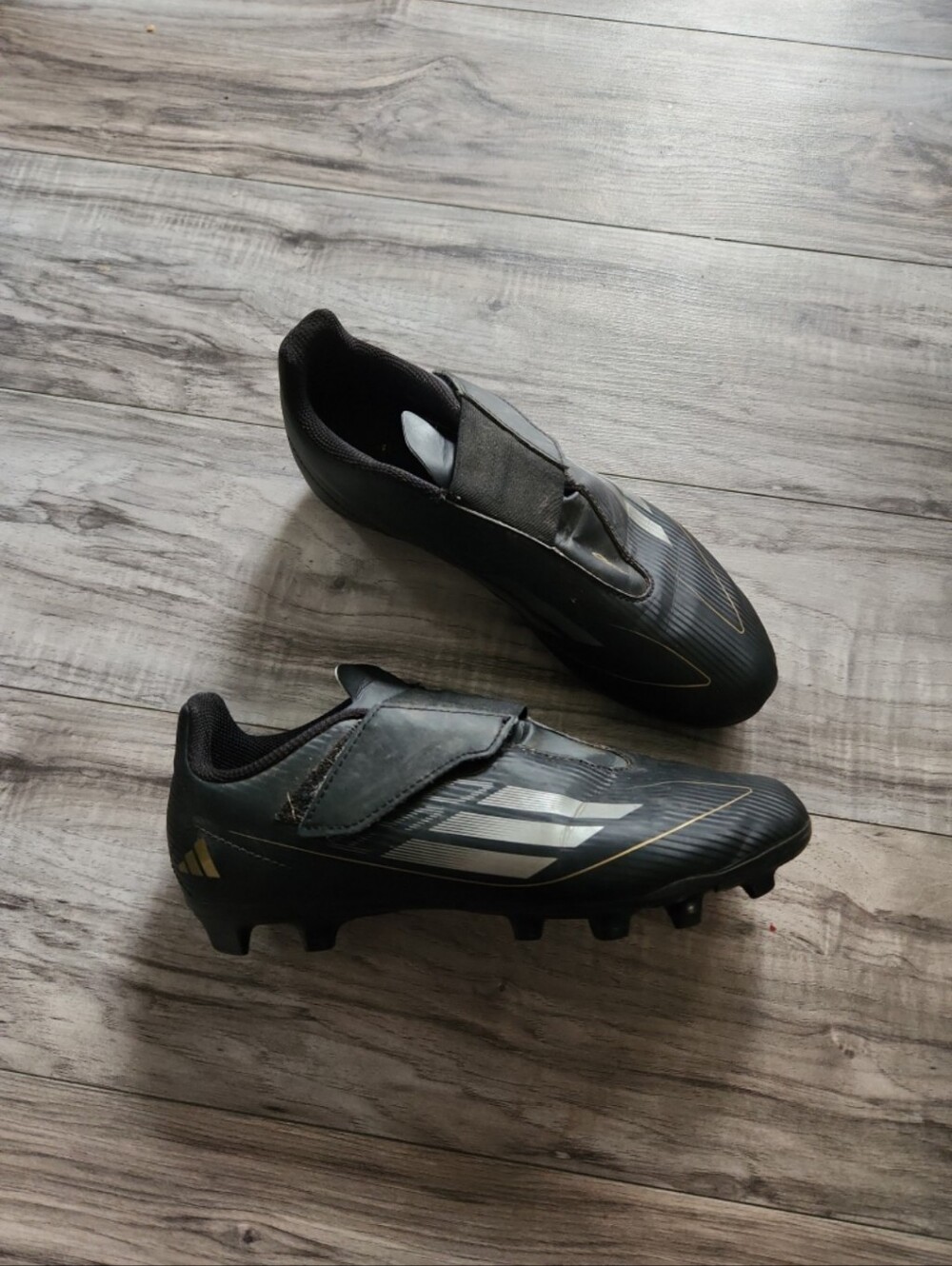 Adidas F-50 Club Soccer Cleats, size 6 (Big Kid) Black/Gold